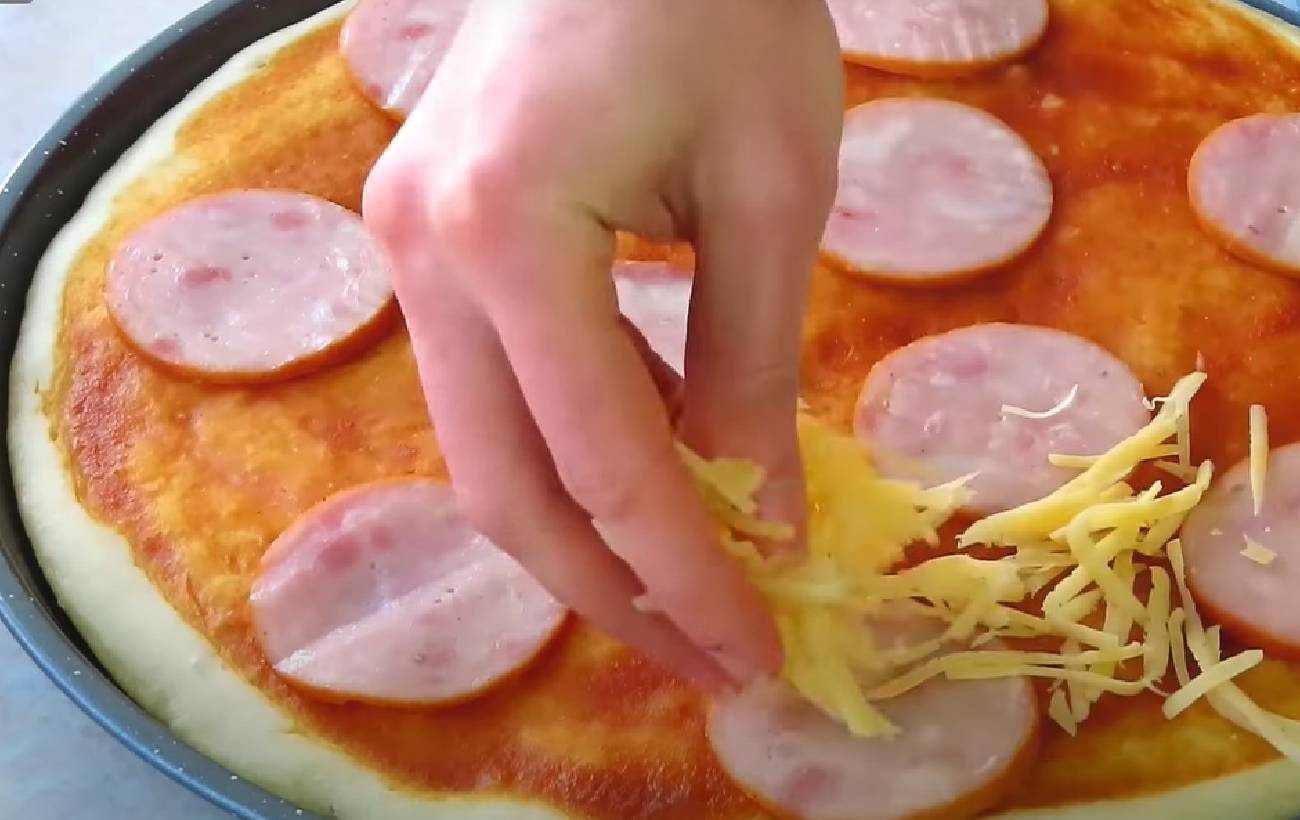 Домашня піца на бездріжджовому тісті: рецепт смачної вечері за 35 хвилин